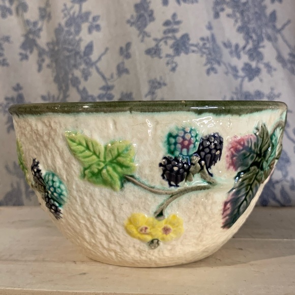 Antique 1800s Chesapeake Pottery 5.5" Majolica Bowl Blackberry - Picture 2 of 7
